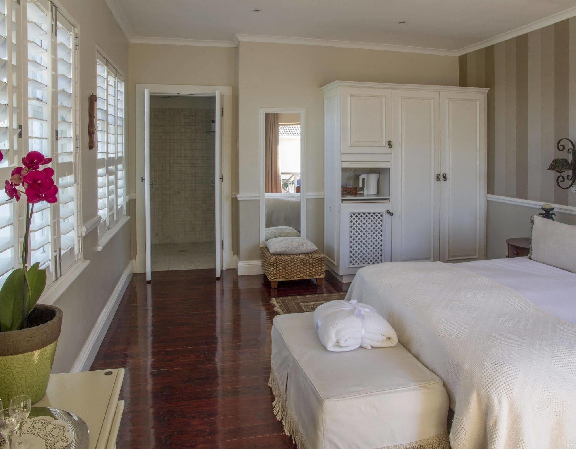 Admiralty Beach House Puerto Elizabeth Exterior foto